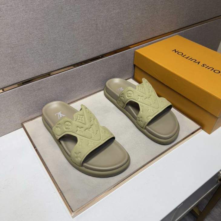 Picture of Louis Vuitton Slippers _SKULVsz38-44hnx05071505